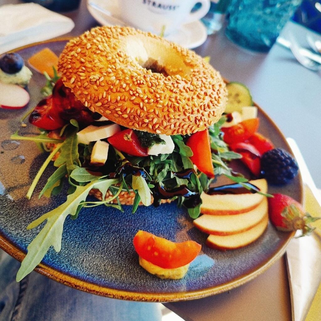 Bagel Tomate Mozzarella vegetarisch
Frühstück in Preding Gerlindes Cafe und Brunch Restaurant
Gerlindes Frühstückscafe Tel: 0676/5687722
