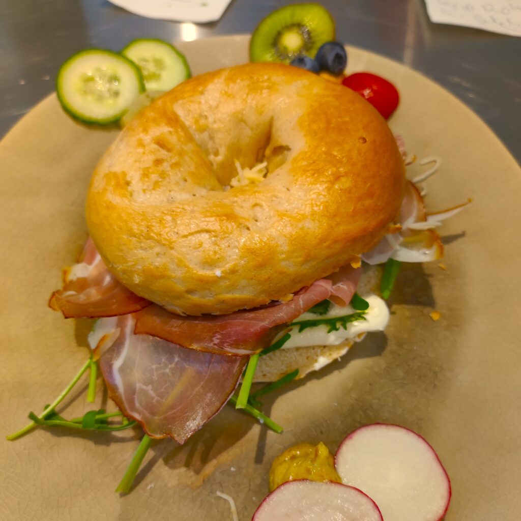 Bagel Rohschinken
Frühstück in Preding Gerlindes Cafe und Brunch Restaurant
Gerlindes Frühstückscafe Tel: 0676/5687722
