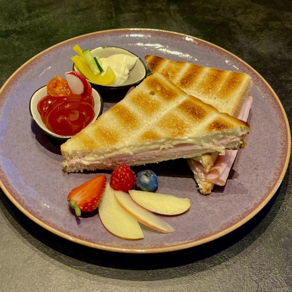 Schinken- Käsetoast
Frühstück in Preding Gerlindes Cafe und Brunch Restaurant
Gerlindes Frühstückscafe Tel: 0676/5687722
